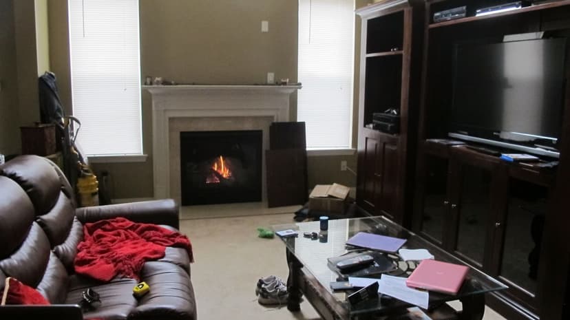 Original photo of a room with roomGPT.io